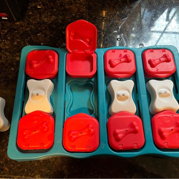 Nina Ottosson by Outward Hound Dog Brick - Picture 5 of 5